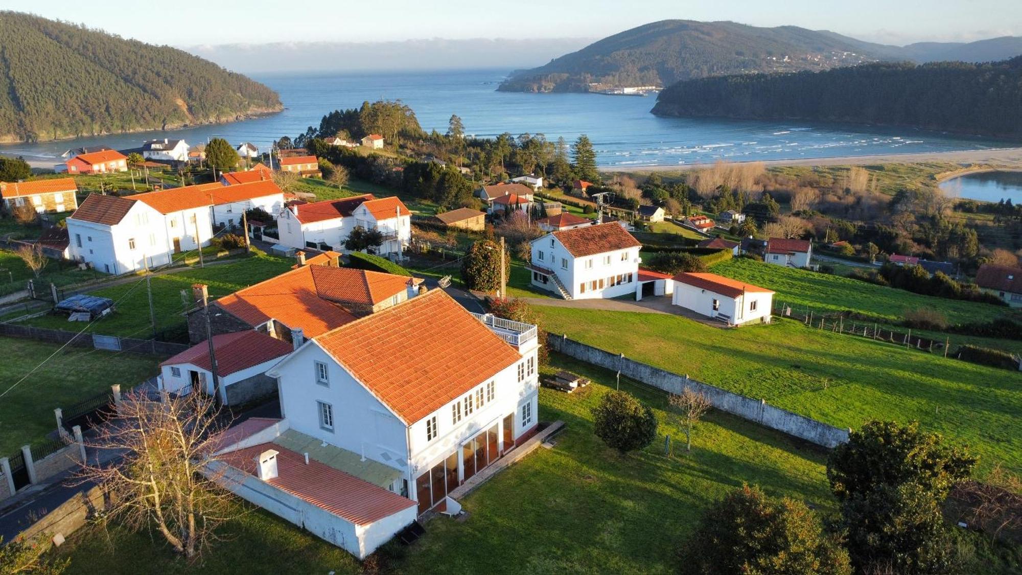 Beachfront Surf & Holiday House, Charming & Quiet Villarrube 외부 사진